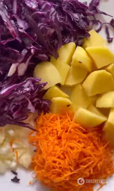 Какой вкусный суп приготовить из красной капусты: можно подавать с хлебцами и гренками