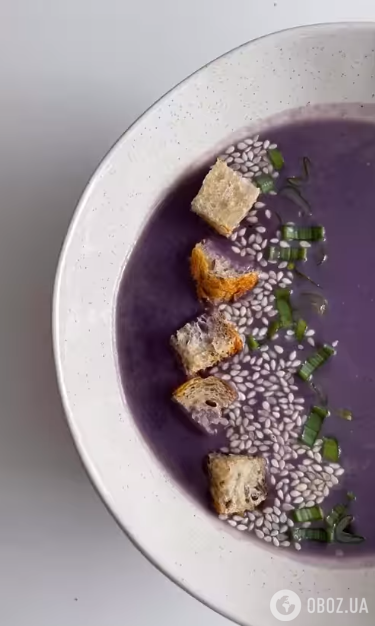 Какой вкусный суп приготовить из красной капусты: можно подавать с хлебцами и гренками