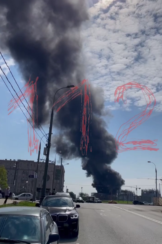 В Москве вспыхнул мощный пожар, горит элитный ЖК: поднялся черный дым. Видео