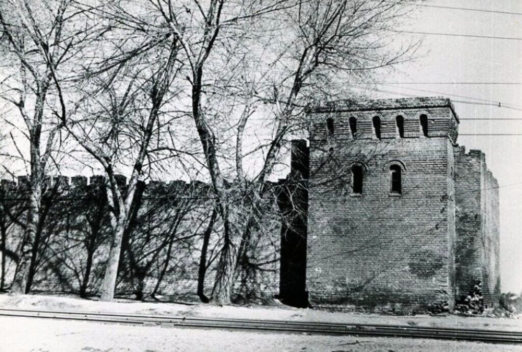 У мережі показали, який вигляд мали залишки стін Нової Печерської фортеці у 1960-х, які не збереглися. Архівні фото