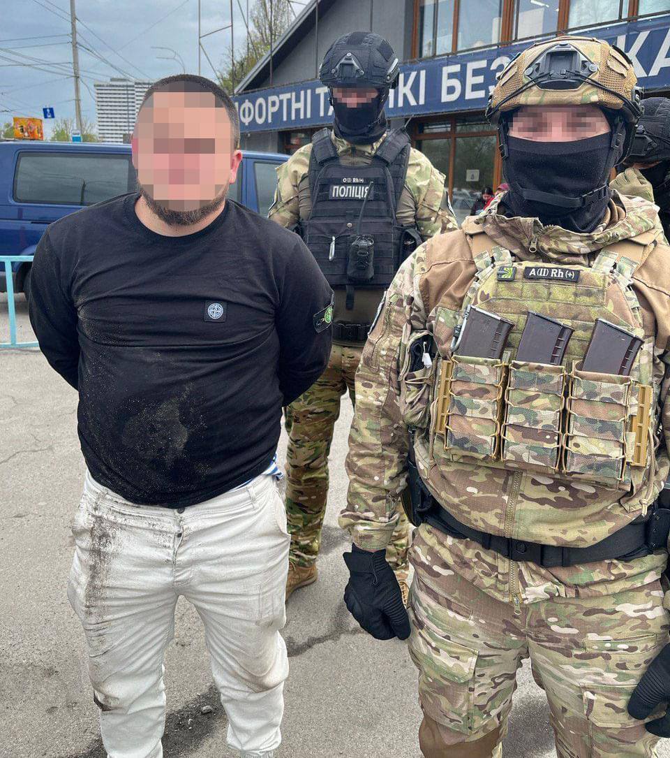 В Киеве задержали "бизнесмена", продававшего боевые гранаты. Фото
