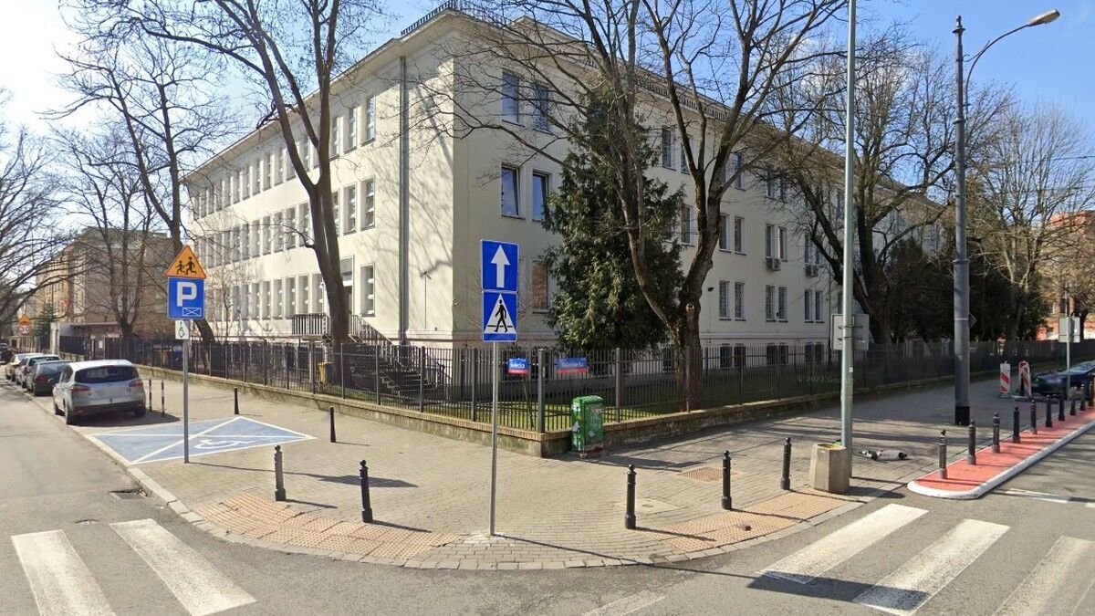 Мерія Варшави виселила працівників школи при посольстві РФ: Москва підкорилася, але обіцяла "відповідь"