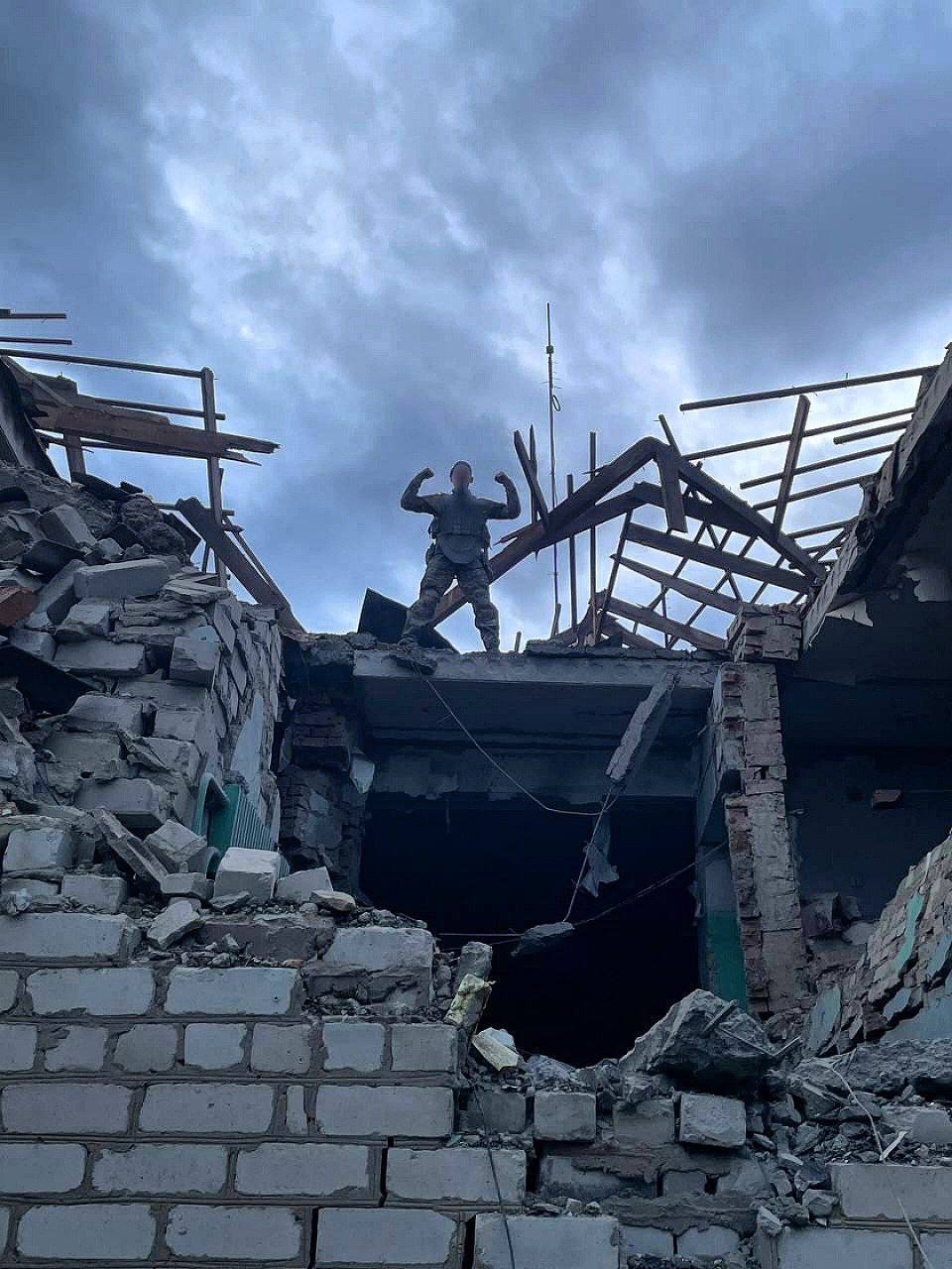 Ракети HIMARS зруйнували будинок офіцерів Владикавказького гарнізону 58-ї армії РФ. Відео