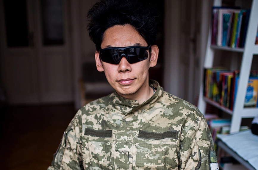 "Наш самурай": японец преодолел 10 тысяч км и встал на защиту Украины. Фото