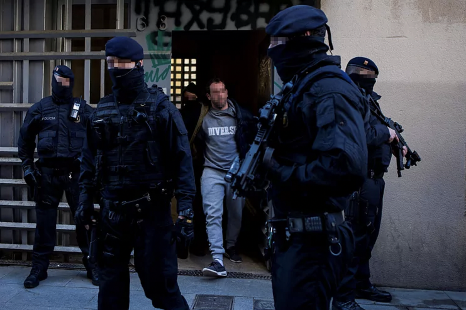 Планировали теракты на российских объектах: в Испании бросили за решетку четырех джихадистов