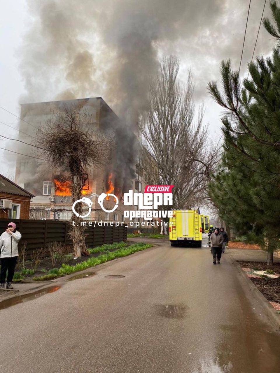 У Кривому Розі стався вибух у багатоповерхівці, спалахнула пожежа: є руйнування і постраждалі. Фото 