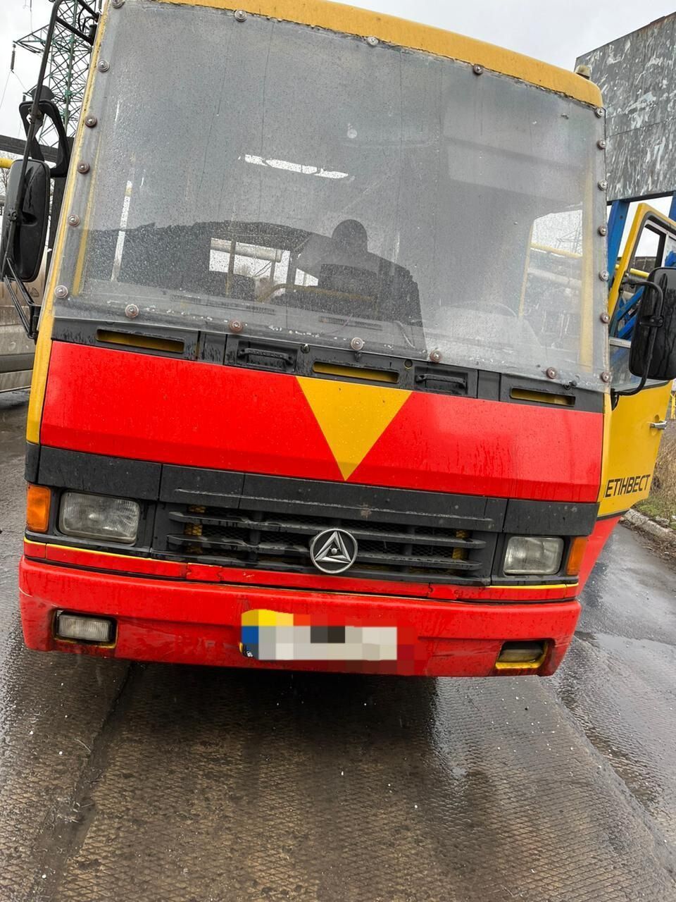 Оккупанты обстреляли автобус в Авдеевке: один человек погиб, еще один ранен. Фото