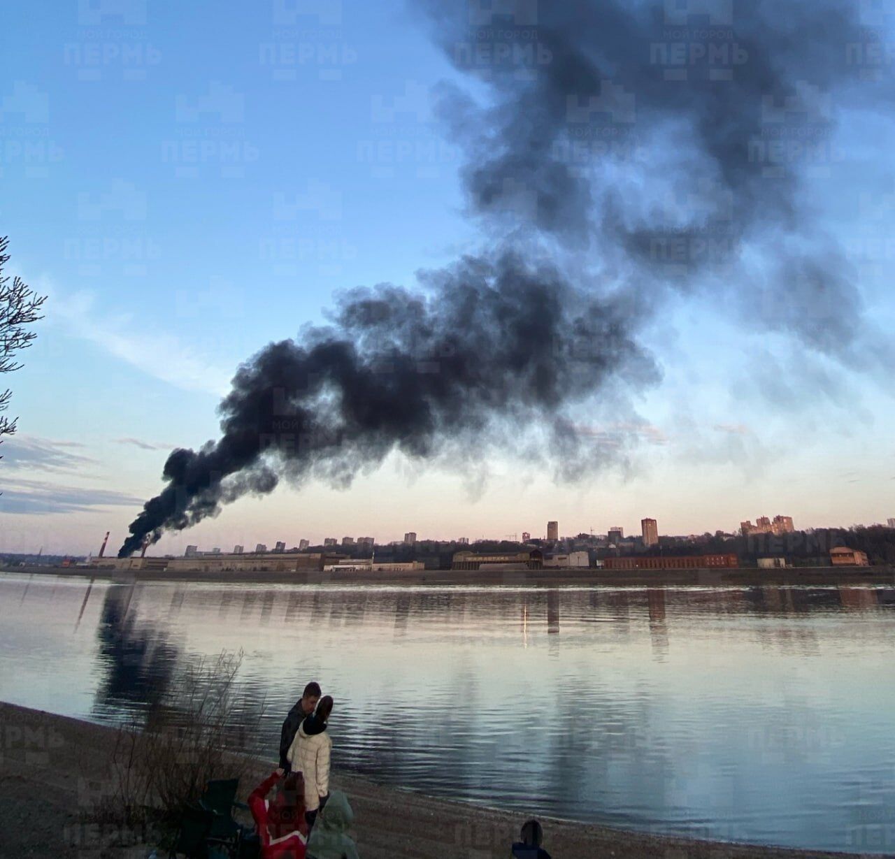 В российской Перми горел подсанкционный завод, который производит артиллерию. Фото зрелищной "бавовны"
