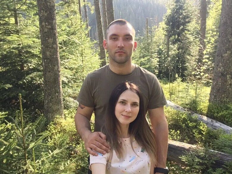 Защитник Украины со своей невестой