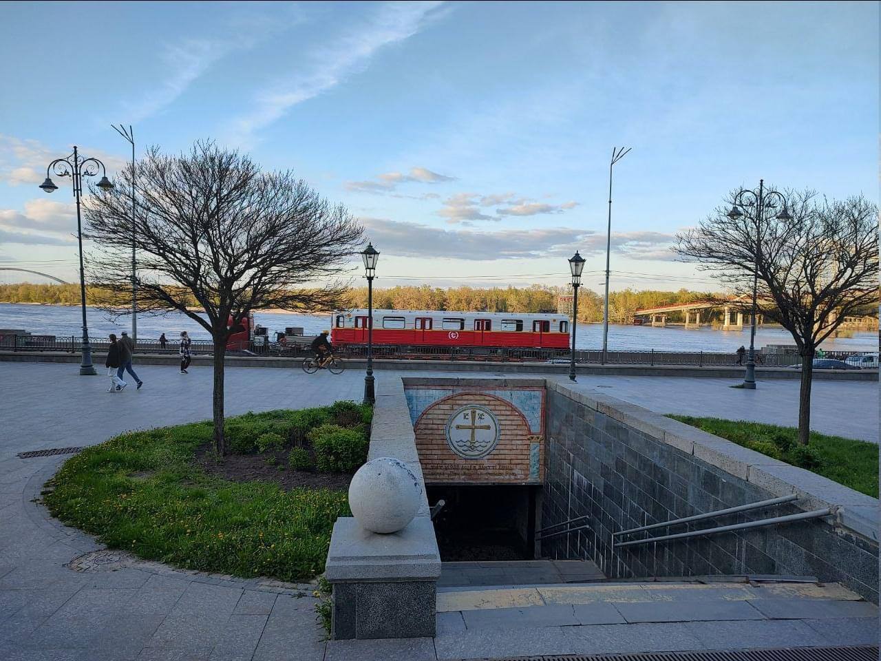 В Киеве были замечены первые вагоны метро, которые передала Варшава. Фото