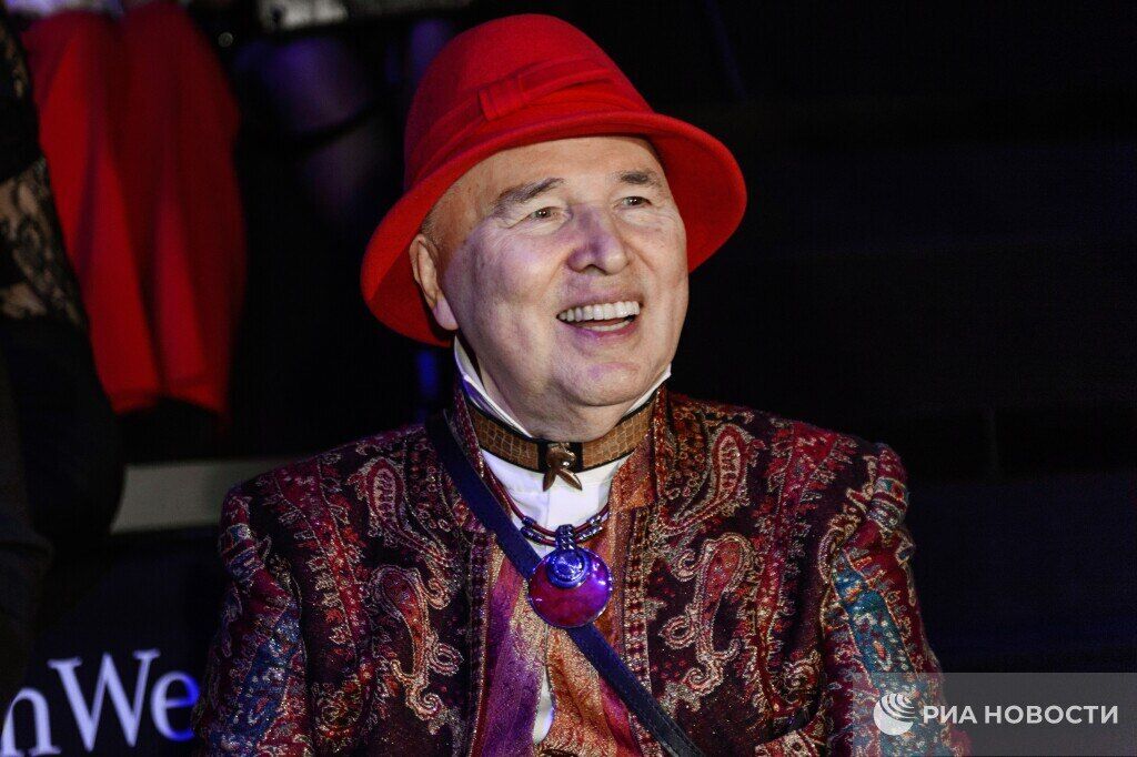 На 86-м году жизни скончался советский и российский модельер Вячеслав Зайцев: что о нем известно