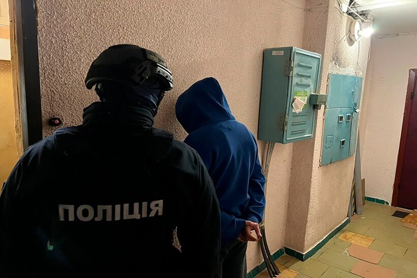У Києві викрили двох рецидивістів, які "продавали" громадянам неіснуючі генератори. Фото