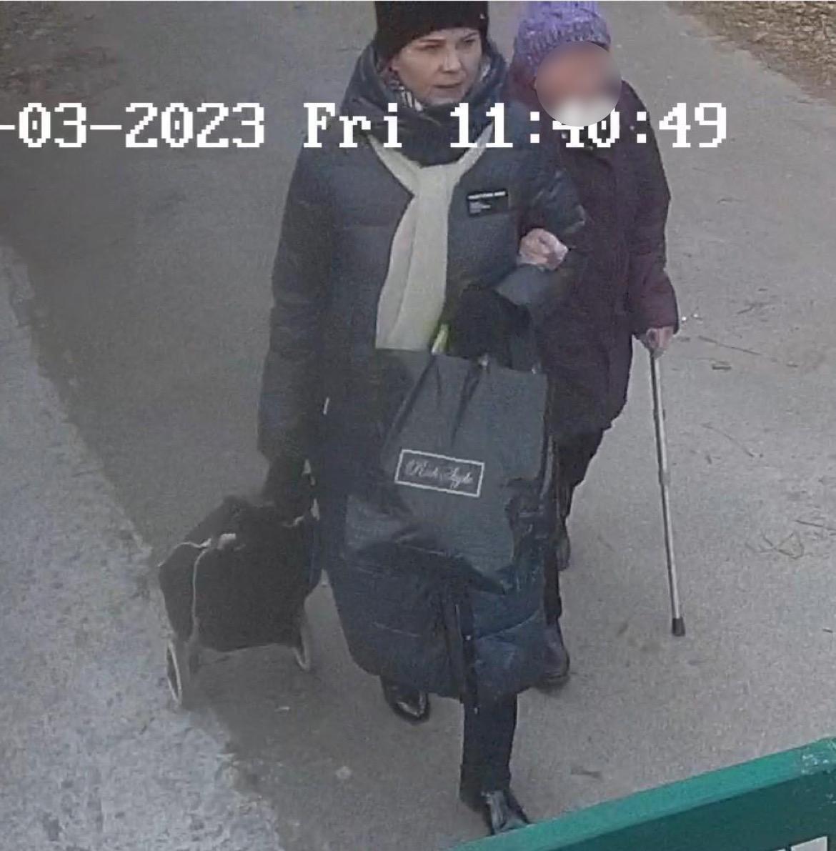 Полиция Киева разыскивает мошенницу, которая выманивала у пенсионеров деньги, пугая их онкоболезнями у родных. Фото