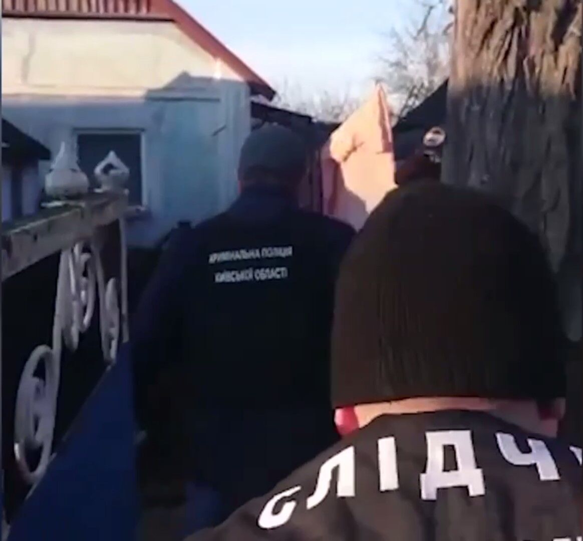 Правоохранители Киевщины задержали мужчину, рассылавшего собеседникам детское порно. Видео