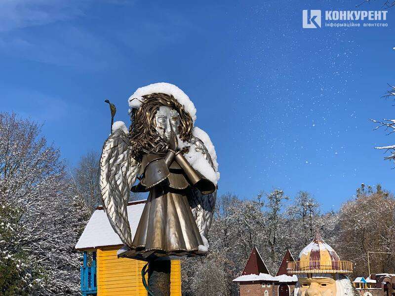 Лютый апрель: Луцк второй день подряд засыпает снегом. Фото