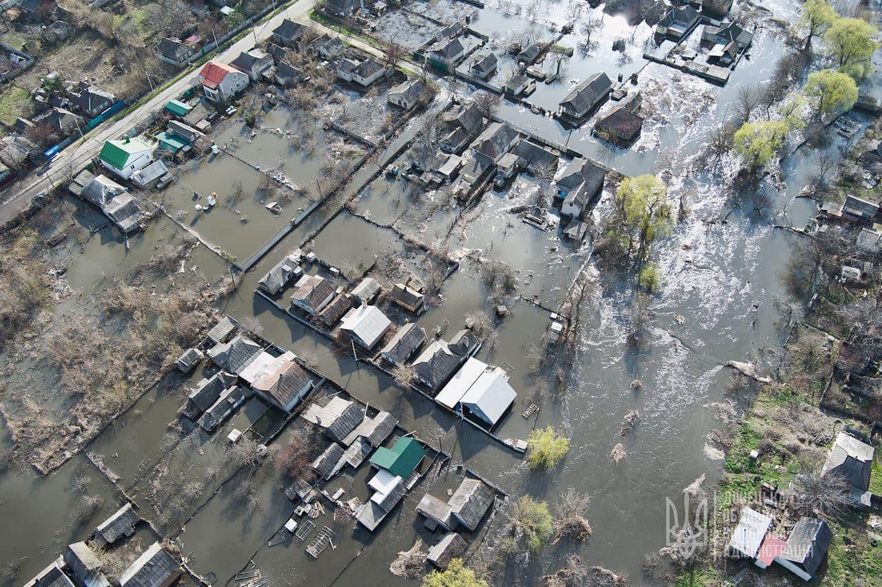 Затоплены более 50 домов: в Краматорске спасатели эвакуировали жителей после прорыва дамбы. Фото