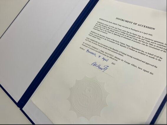 Финляндия официально стала членом НАТО: глава МИД страны подписал документ. Фото