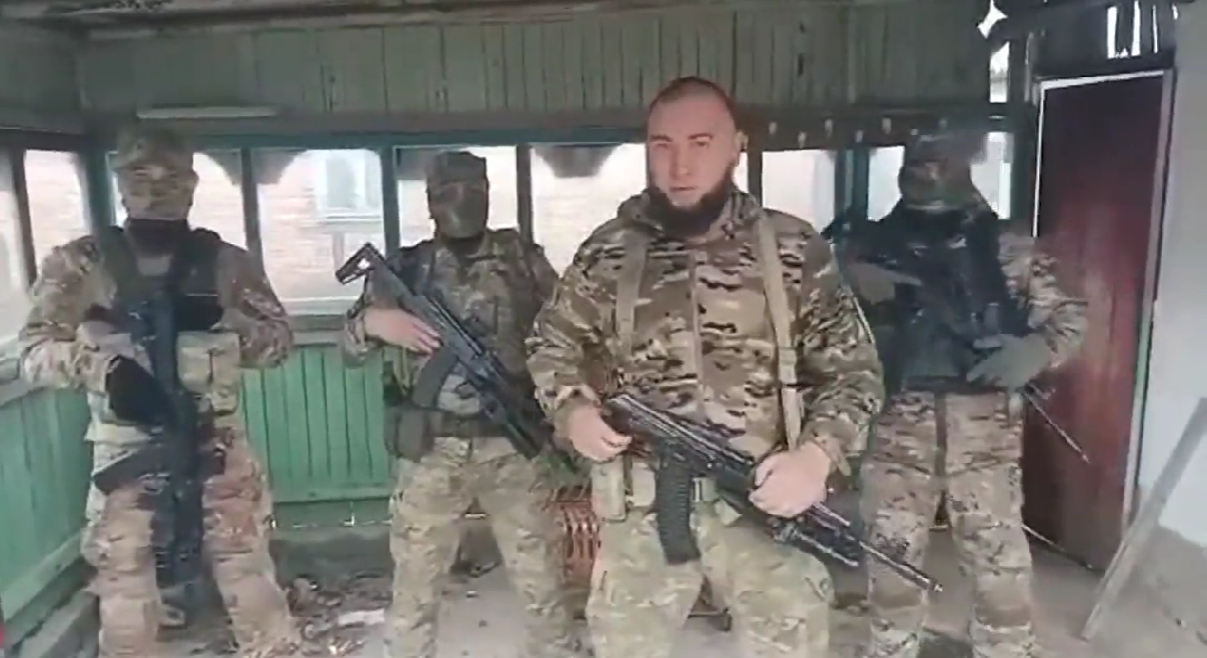 Солдати Кадирова пригрозили противникам будівництва мечеті в Москві: нам байдуже, з ким воювати. Відео 