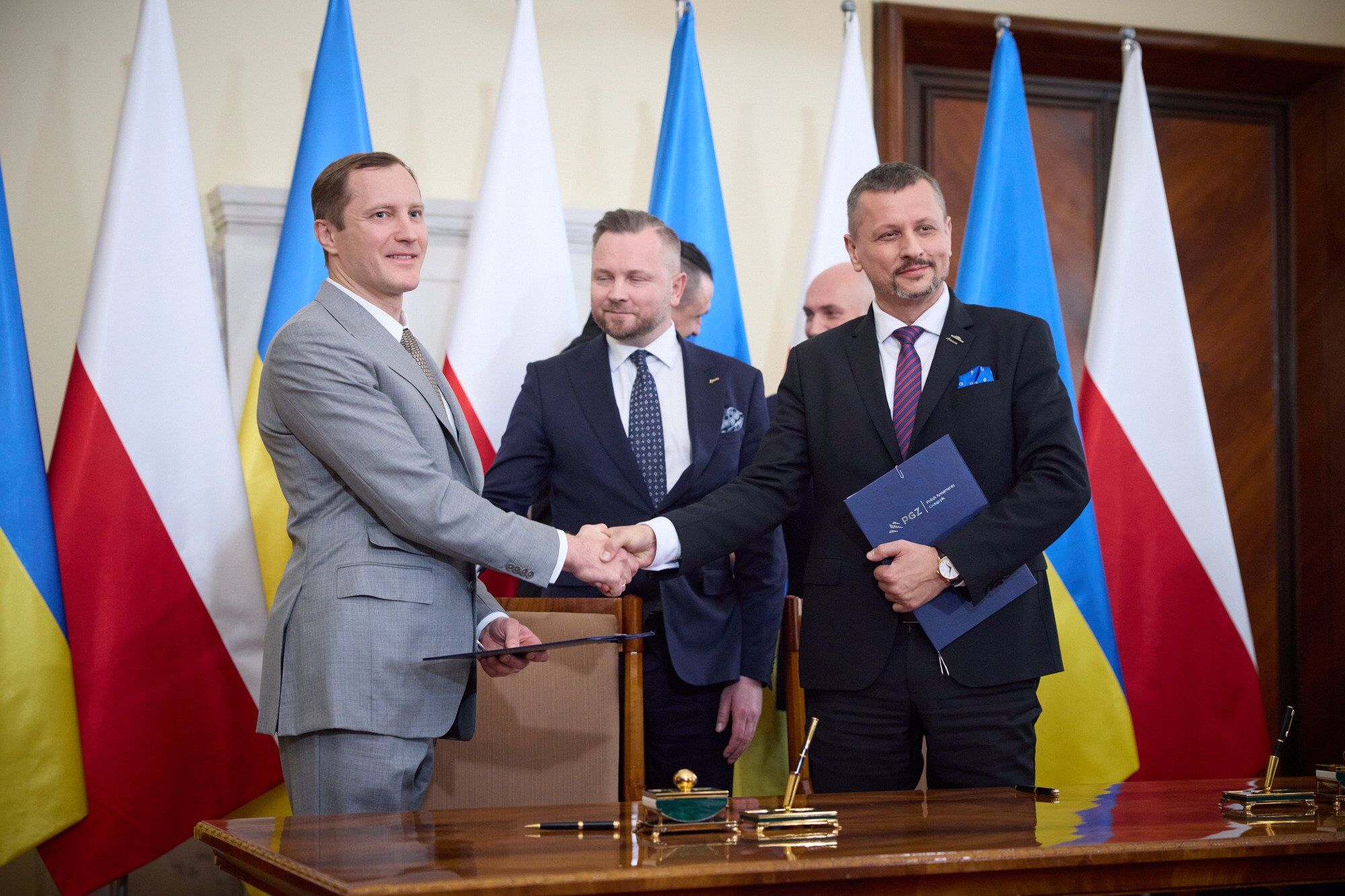 Зеленський і Моравецький підписали протокол щодо постачання Україні оборонної техніки. Фото