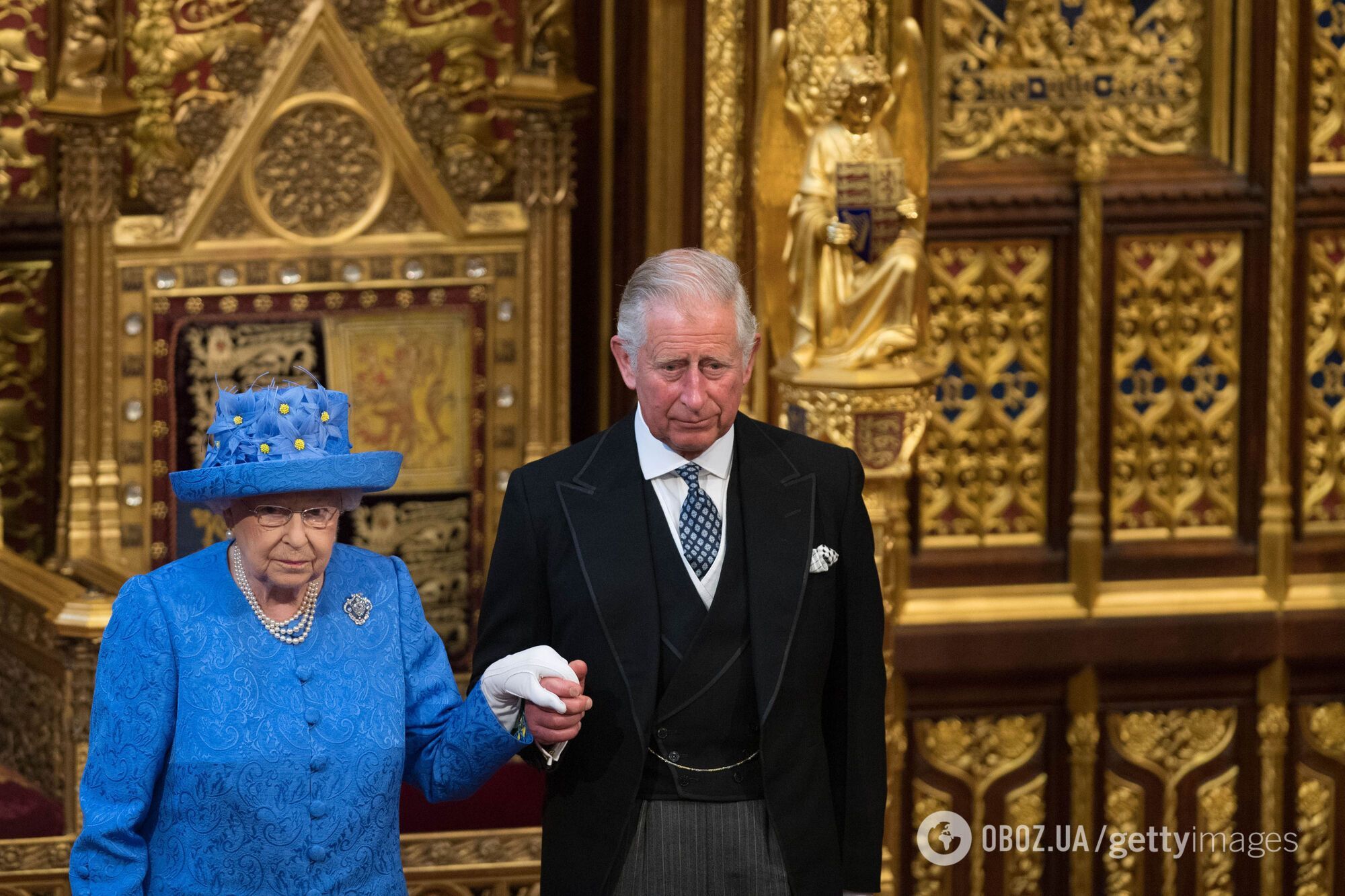 Чарльз ІІІ показал символическое приглашение на свою коронацию: как выглядели открытки Елизаветы ІІ 70 лет назад