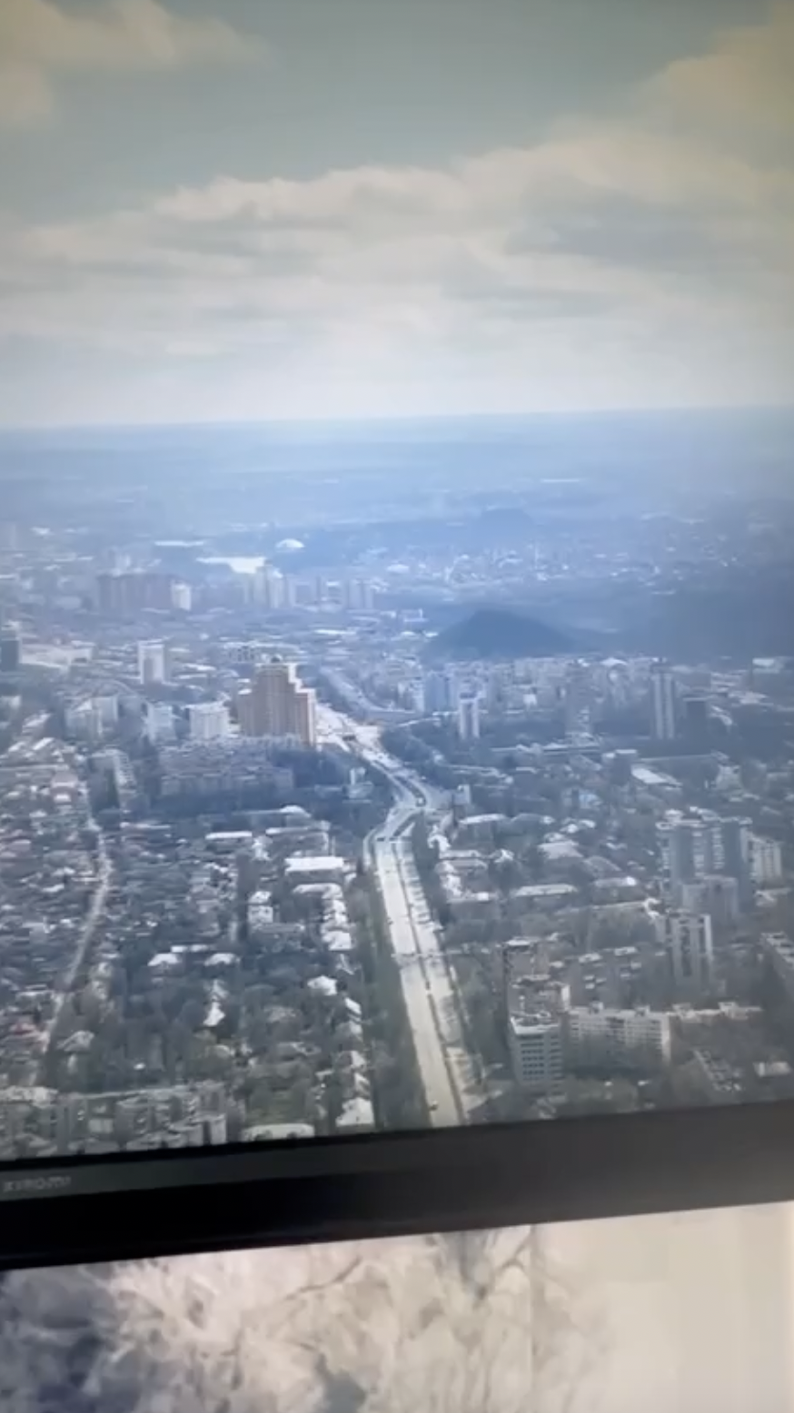 Мадяр показав Донецьк з висоти пташиного польоту: "хробачі тили" як на долоні. Відео 