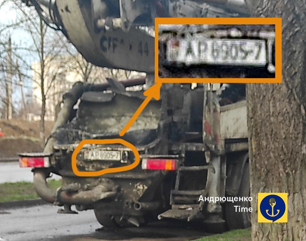 "На случайность не похоже": в оккупированном Мариуполе заметили строительную технику из Беларуси. Фото
