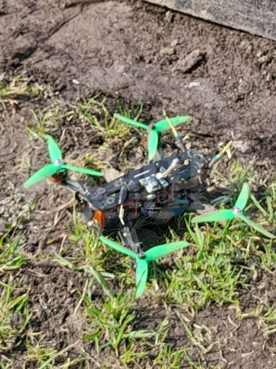  У Росії заявили про падіння дрона на території військового заводу, де виробляють системи ППО