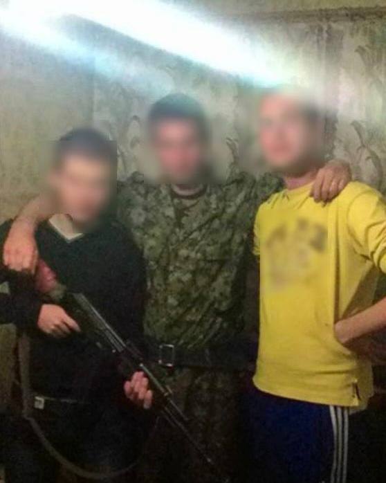 На в’їзді до Києва затримали любителя "маскарадів": у телефоні виявили його фото у формі "поліції ДНР"