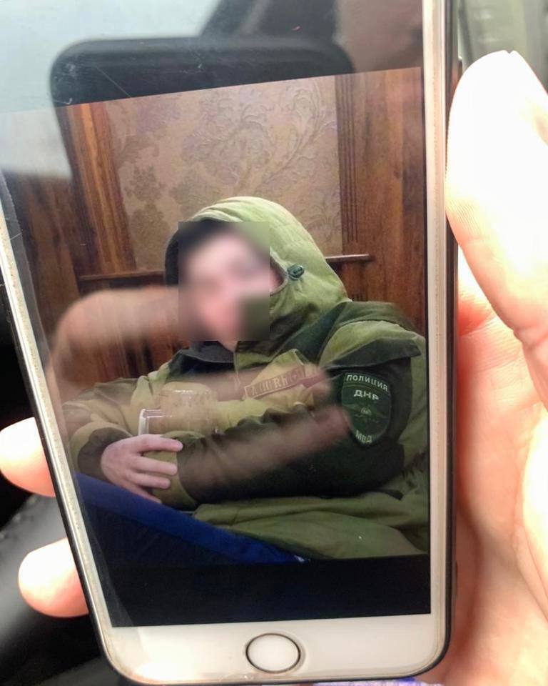 На в’їзді до Києва затримали любителя "маскарадів": у телефоні виявили його фото у формі "поліції ДНР"