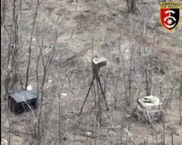 Превратили в металлолом: украинские артиллеристы точным выстрелом уничтожили новейшую радиолокационную станцию РФ "Репейник". Видео