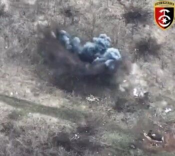 Превратили в металлолом: украинские артиллеристы точным выстрелом уничтожили новейшую радиолокационную станцию РФ "Репейник". Видео