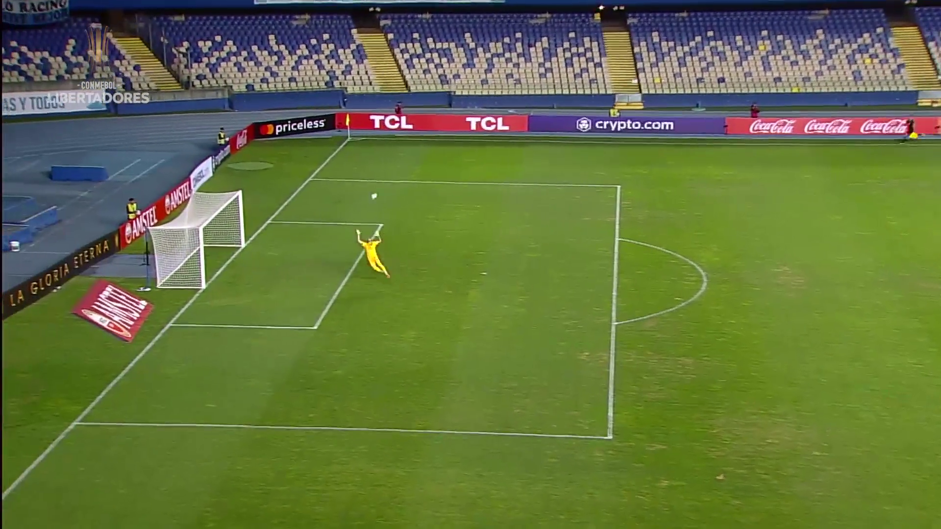 Футболіст на Кубку Лібертадорес забив фантастичний гол із центру поля. Відео