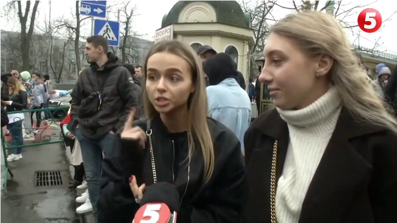 Героиня вирусного видео из-под Лавры восхитила сеть свой внешностью. Фото