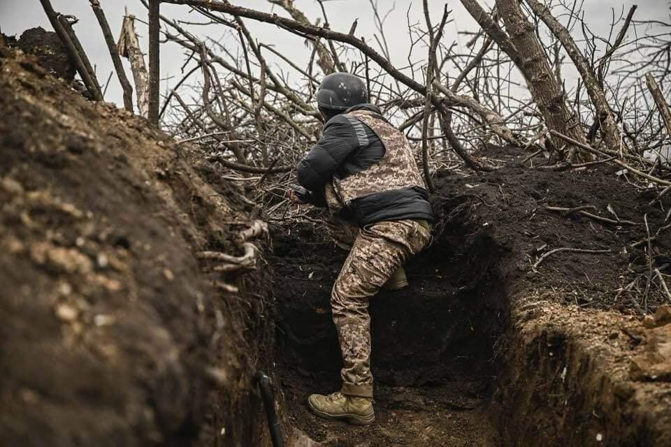 ЗСУ дали відсіч ворогу на чотирьох напрямках, окупанти в Криму силою змушують чоловіків копати траншеї – Генштаб 