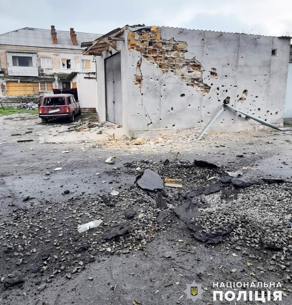 Окупанти вранці вдарили по Очакову, пошкоджено будинки і магазини: є постраждалі. Фото