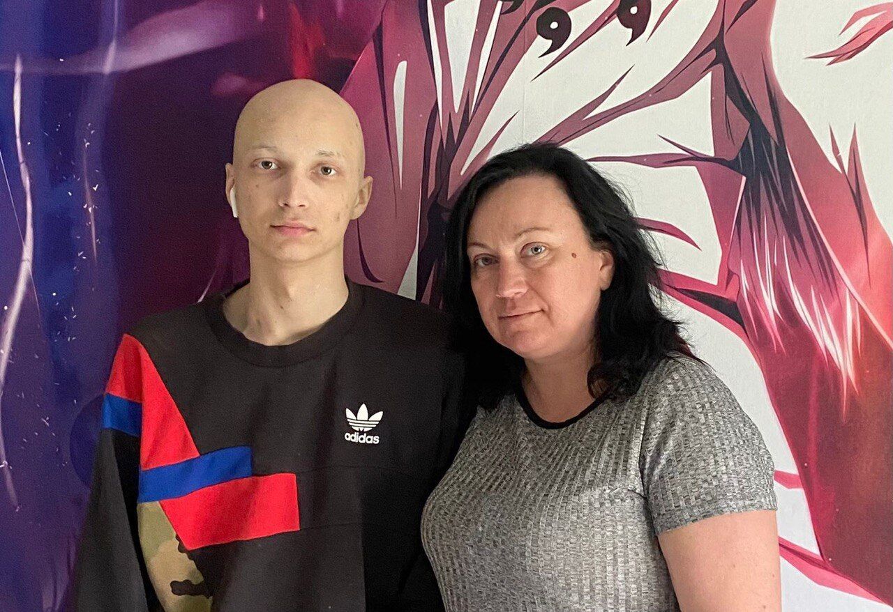 "Есть 2 месяца, чтобы спасти ногу": украинцев призвали помочь с лечением борющегося с раком Дмитрия