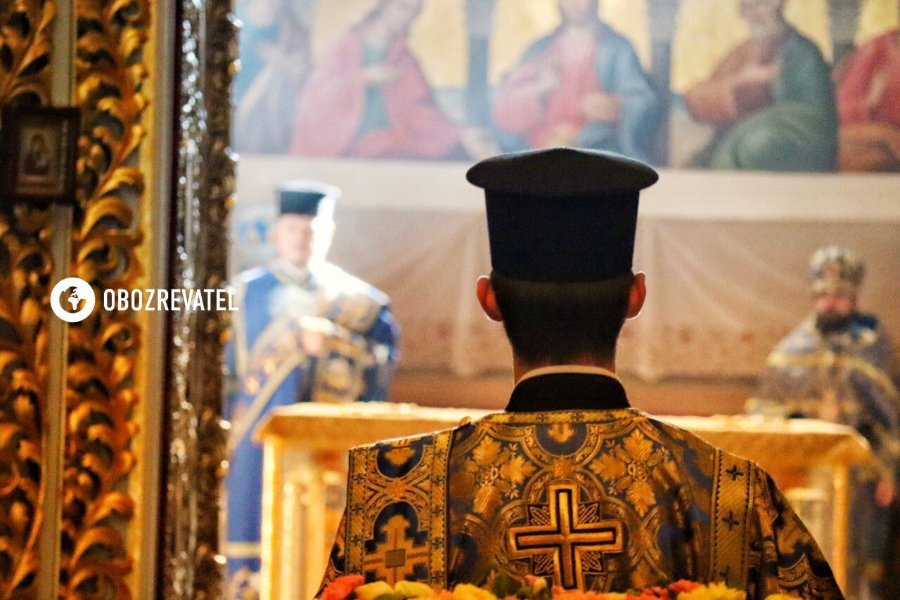 ПЦУ на Благовещение совершает литургию в Успенском соборе Киево-Печерской лавры. Фото и видео