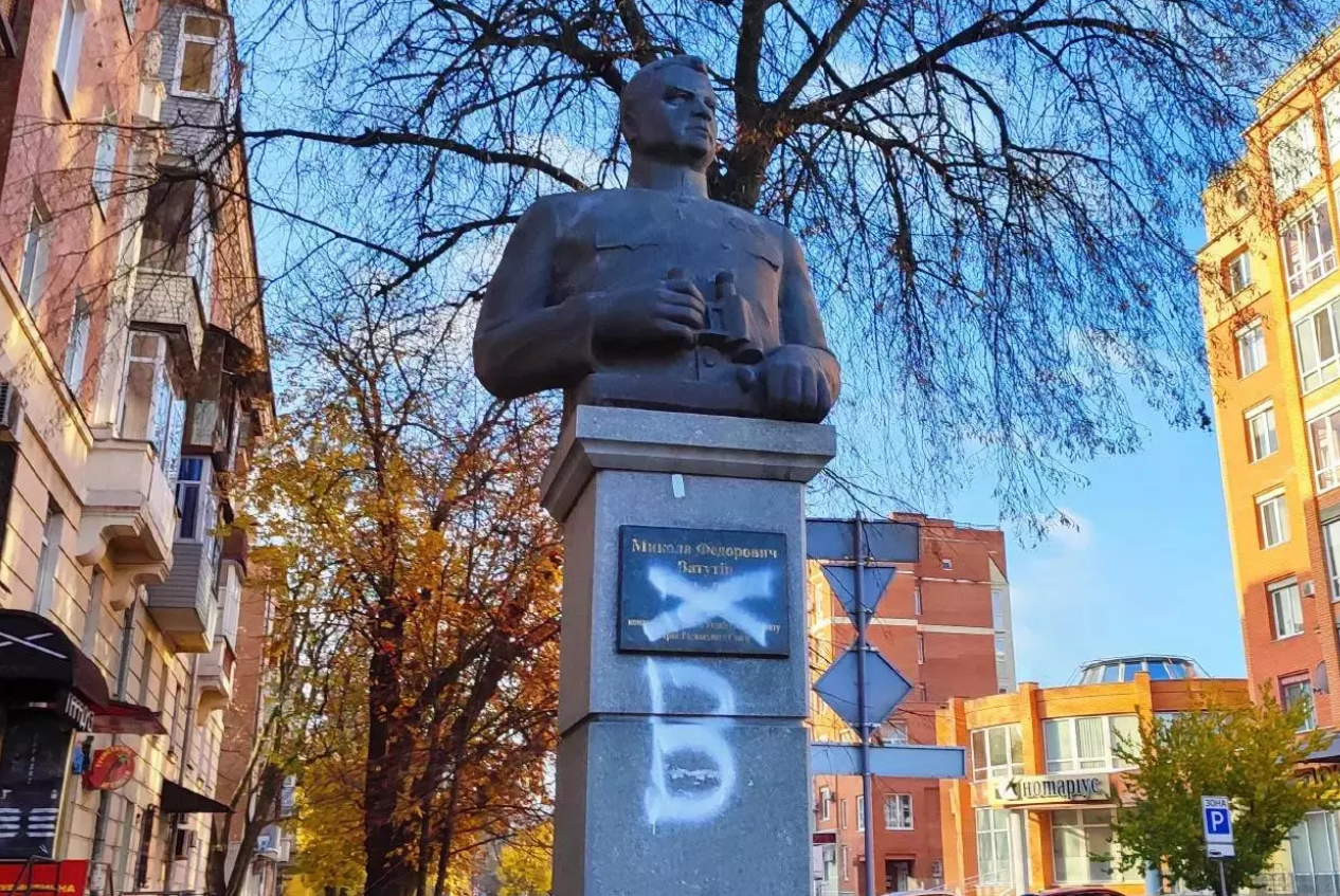 Полтавська міськрада проголосувала за знесення пам'ятників Ватутіну, Пушкіну та Зигіну