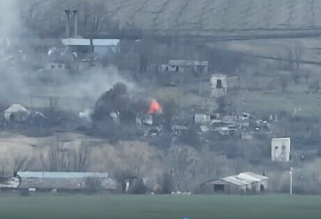 Точно в ціль: на Луганщині ЗСУ знищили склад із БК та вантажівку з окупантами. Відео