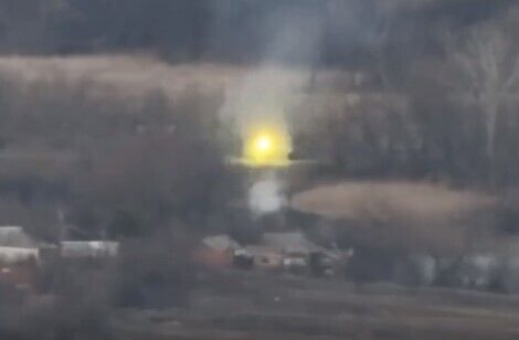 Точно в цель: в Луганской области ВСУ уничтожили склад из БК и грузовик с оккупантами. Видео