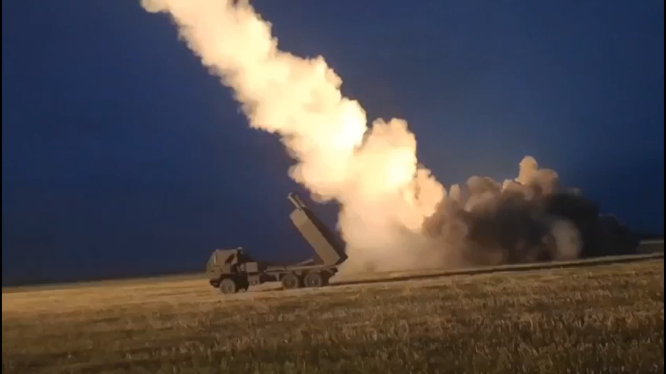 Залп РСЗО M142 HIMARS