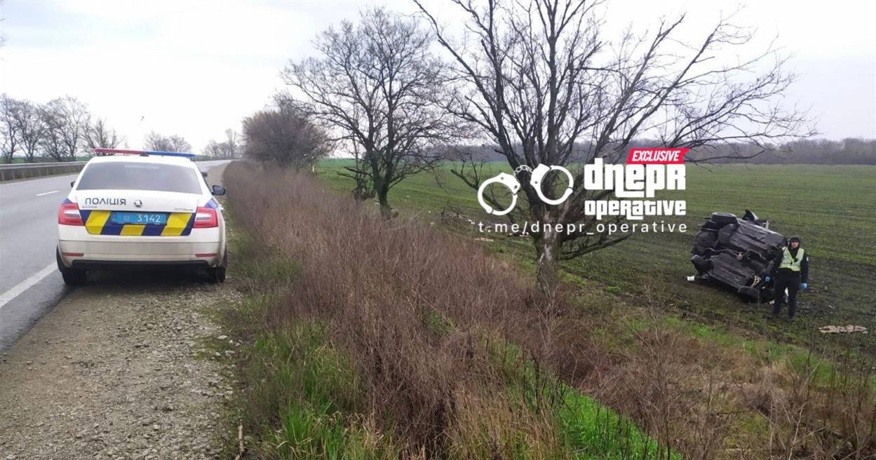 В ДТП на Днепропетровщине погибли два военных: водитель не справился с управлением. Фото