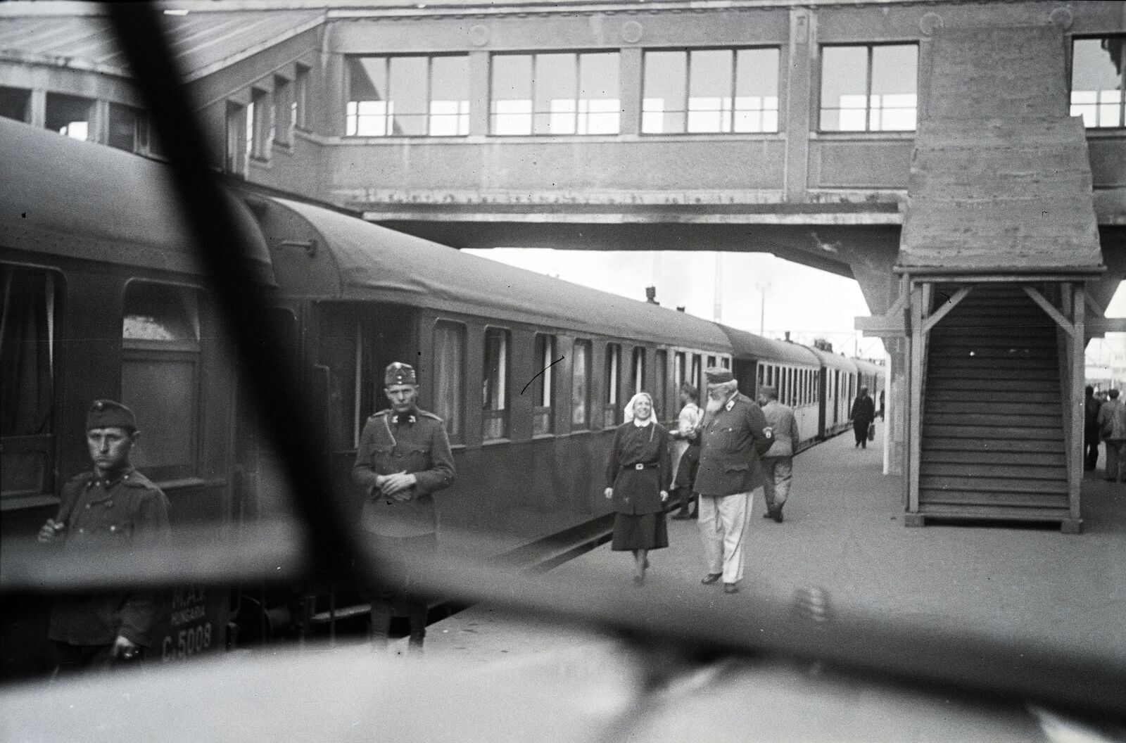 У мережі показали, як виглядав залізничний вокзал під час німецької окупації Києва у 1942 році. Архівні фото