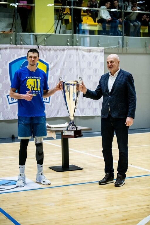 "Будивельник" получил золотые награды за победу в чемпионате Украины по баскетболу в Суперлиге