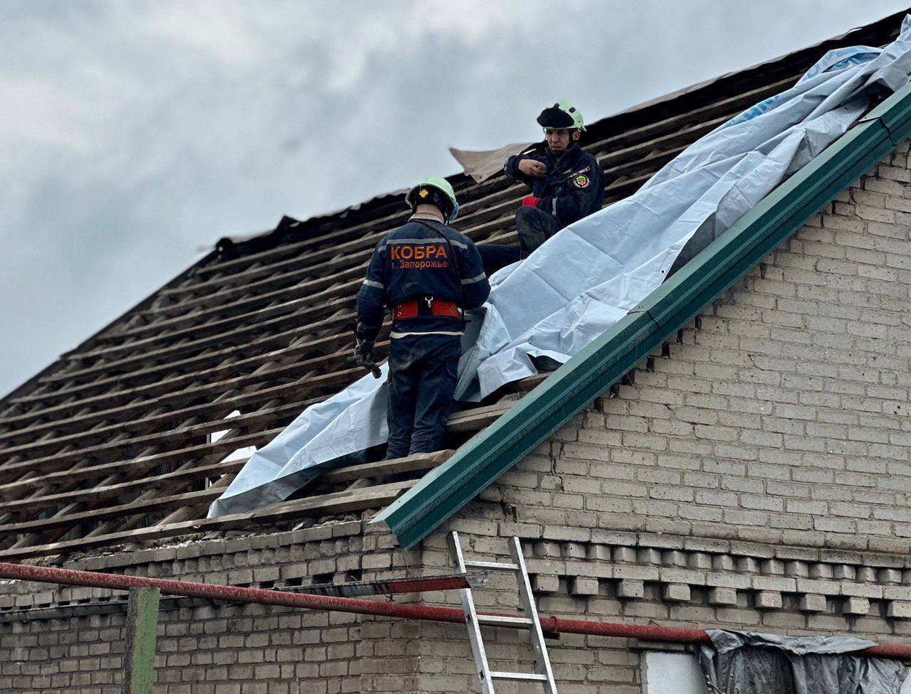 Пошкоджено 33 будинки: з'явилися нові фото наслідків нічного удару РФ по Запоріжжю