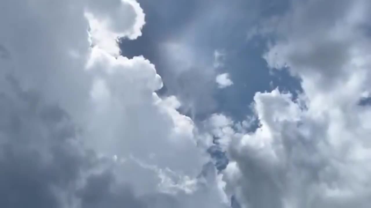 Танцюючий промінь: у небі над Флоридою зафіксували унікальне природне явище. Відео