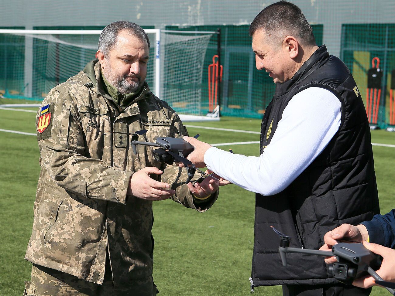 Григорий Козловский, ФК "Рух" и норвежский благотворительный фонд "Fritt Ukraina" закупили 30 "Мавиков" для украинских артиллеристов