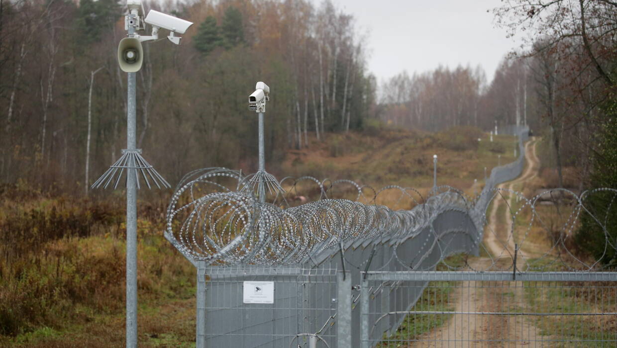 Польща майже добудувала "стіну" на кордоні з Білоруссю: залишилось 150 метрів. Фото