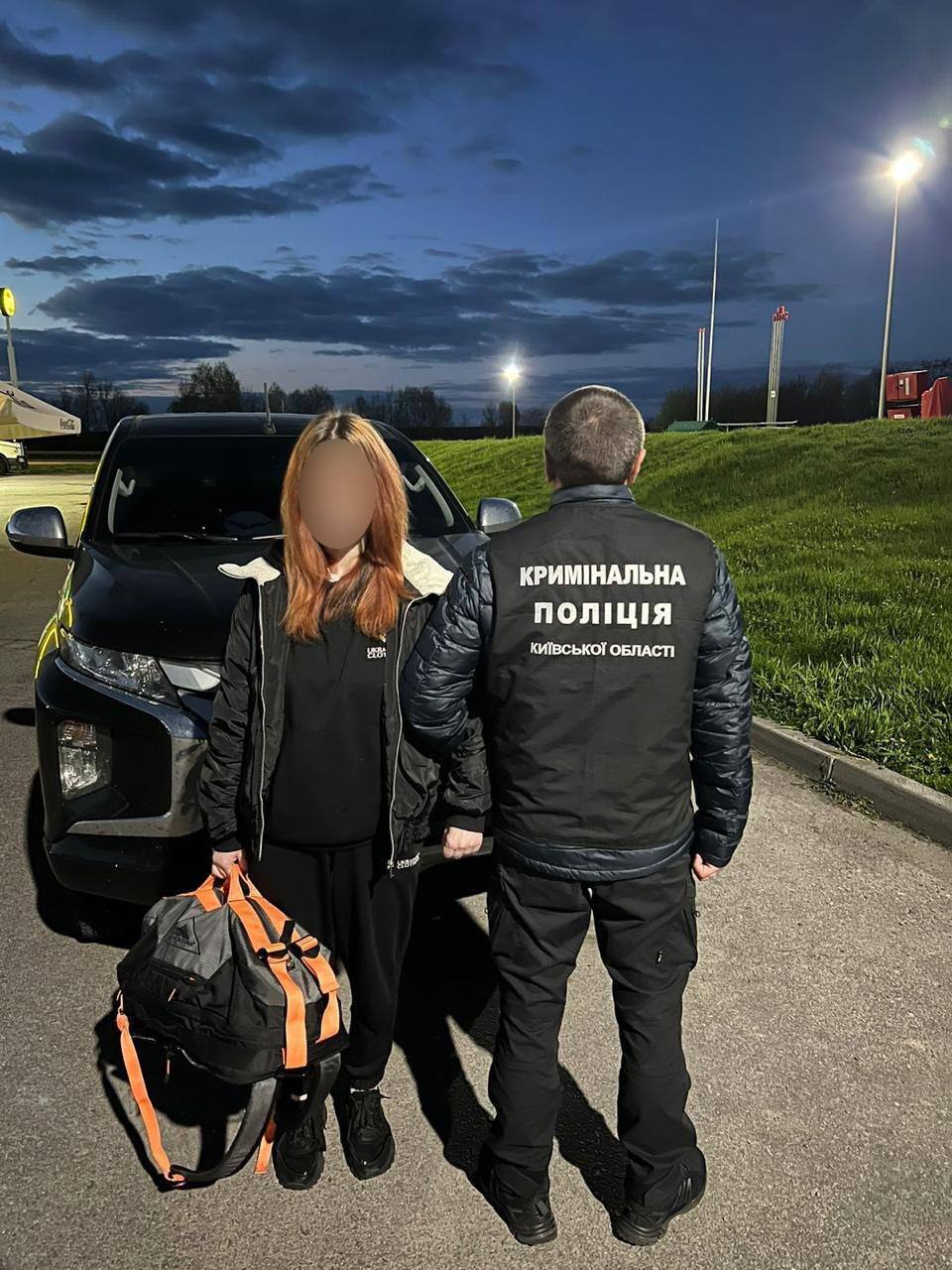 Правоохоронці Київщини викрили чоловіка, який продавав дівчат у сексуальне рабство за кордон. Фото та відео