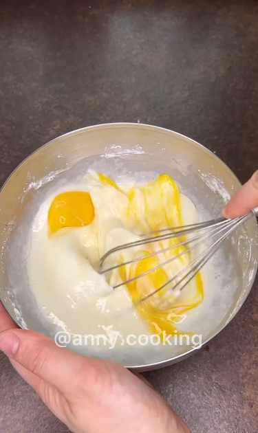 Смажене хрустке молоко: як приготувати оригінальний десерт в домашніх умовах 
